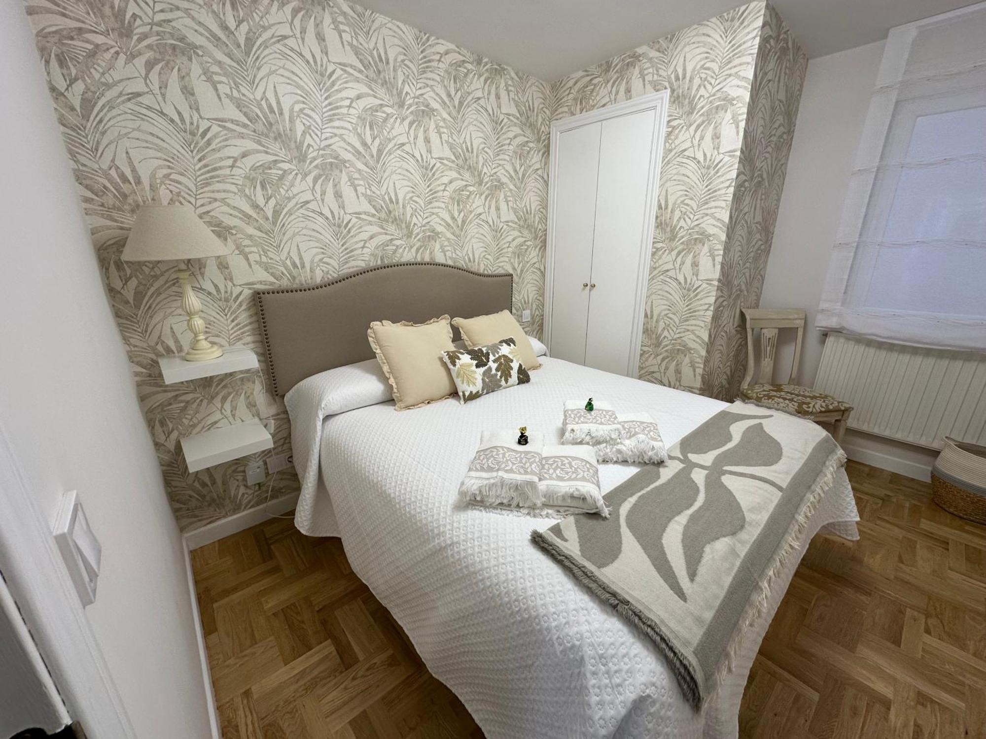A Un Paso De La Catedral Apartment Burgos Bagian luar foto